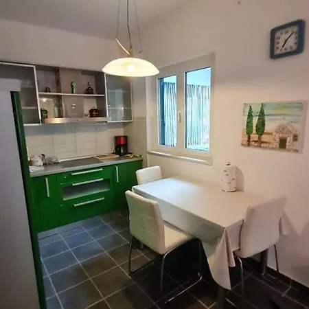 Meerblick-apartment Jasmine 2 In Strandnaehe By Interhome
