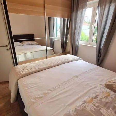 Meerblick-apartment Jasmine 2 In Strandnaehe By Interhome Apartman Trogir
